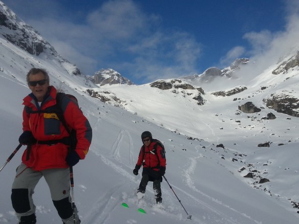 20140302_153933_Surenenpass_Im_Tritt_Goepf_und_Lillyan_B